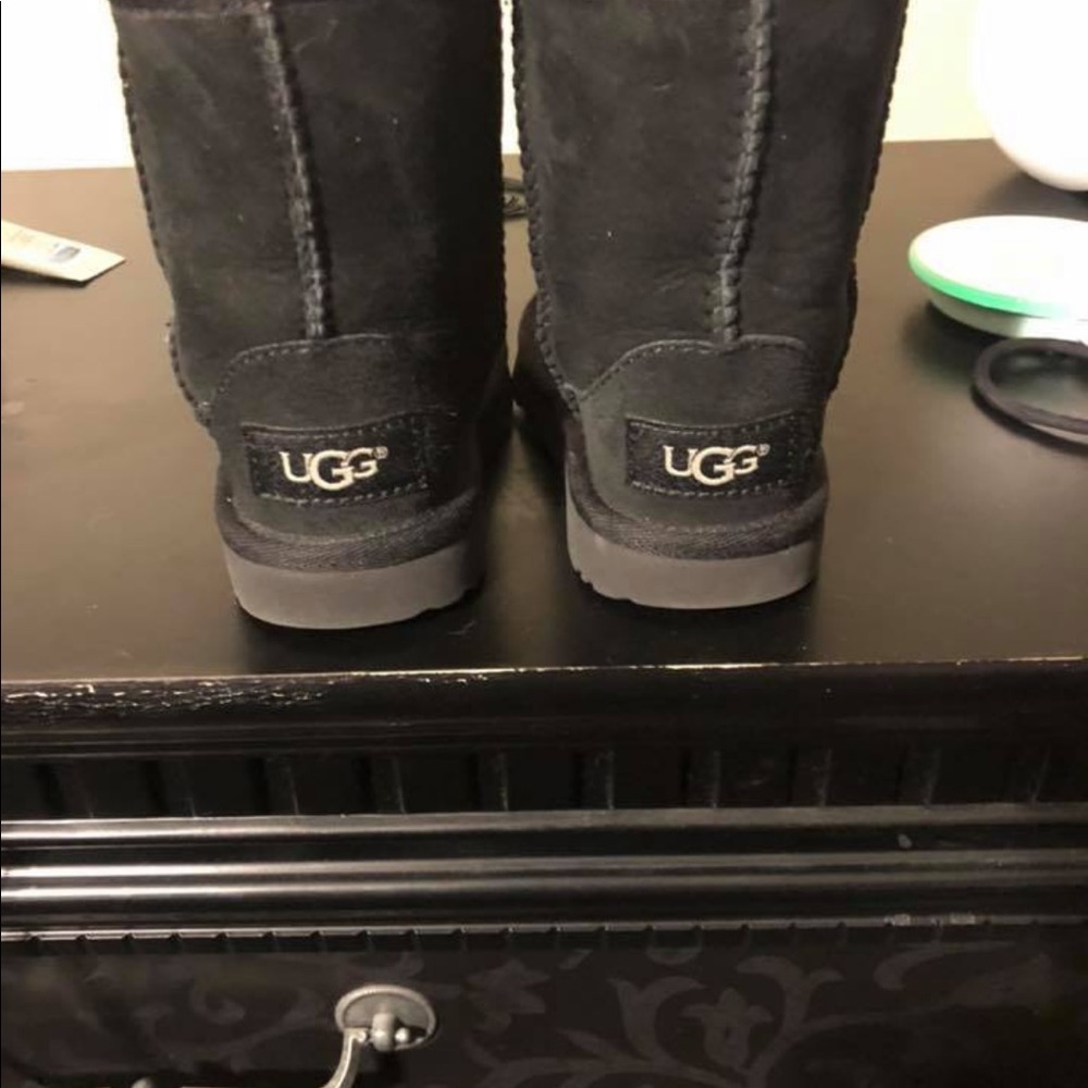 EUC Classic Black UGGS toddler size 6
